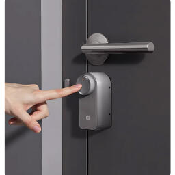 قفل درب هوشمند خودنصب‌شونده شیائومی (Self-Install Smart Lock) در بازار اروپا عرضه شد: نصب بدون نیاز به تغییرات دائمی، پشتیبانی از Matter و روش‌های باز کردن متنوع با قیمت حدود ۱۴۵ تا ۱۵۳ یورو!