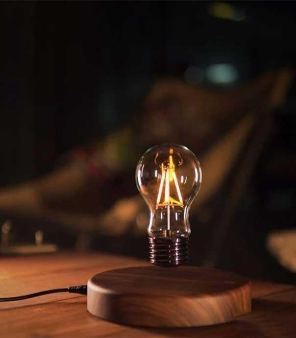 لامپ معلق مغناطیسی طرح قلب Levitating Lamp Bulb