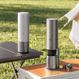 شیائومی از اسپرسوساز شارژی قابل حمل مدلMijia Portable Coffee Machine با امکان تهیه ۴۰۰ فنجان قهوه رونمایی کرد.