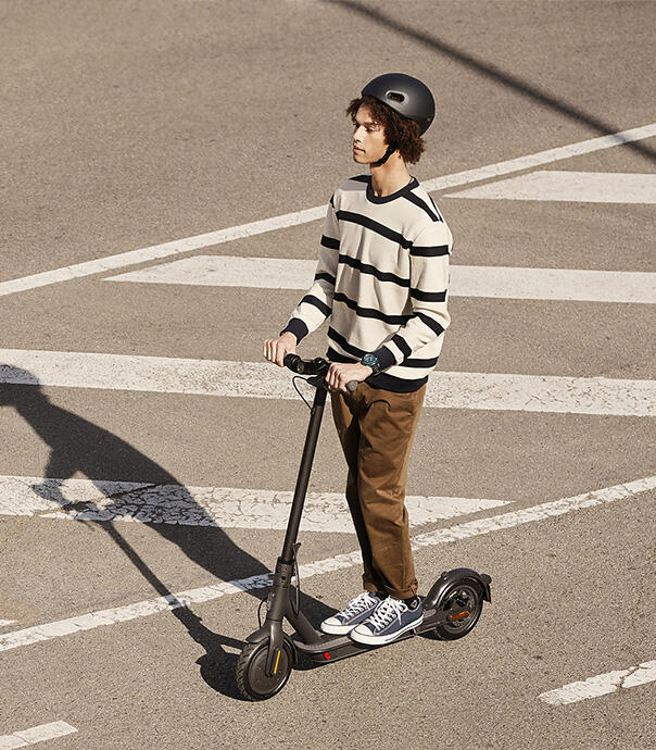اسکوتر برقی تاشو شیائومی مدل Mi Electric Scooter Essential